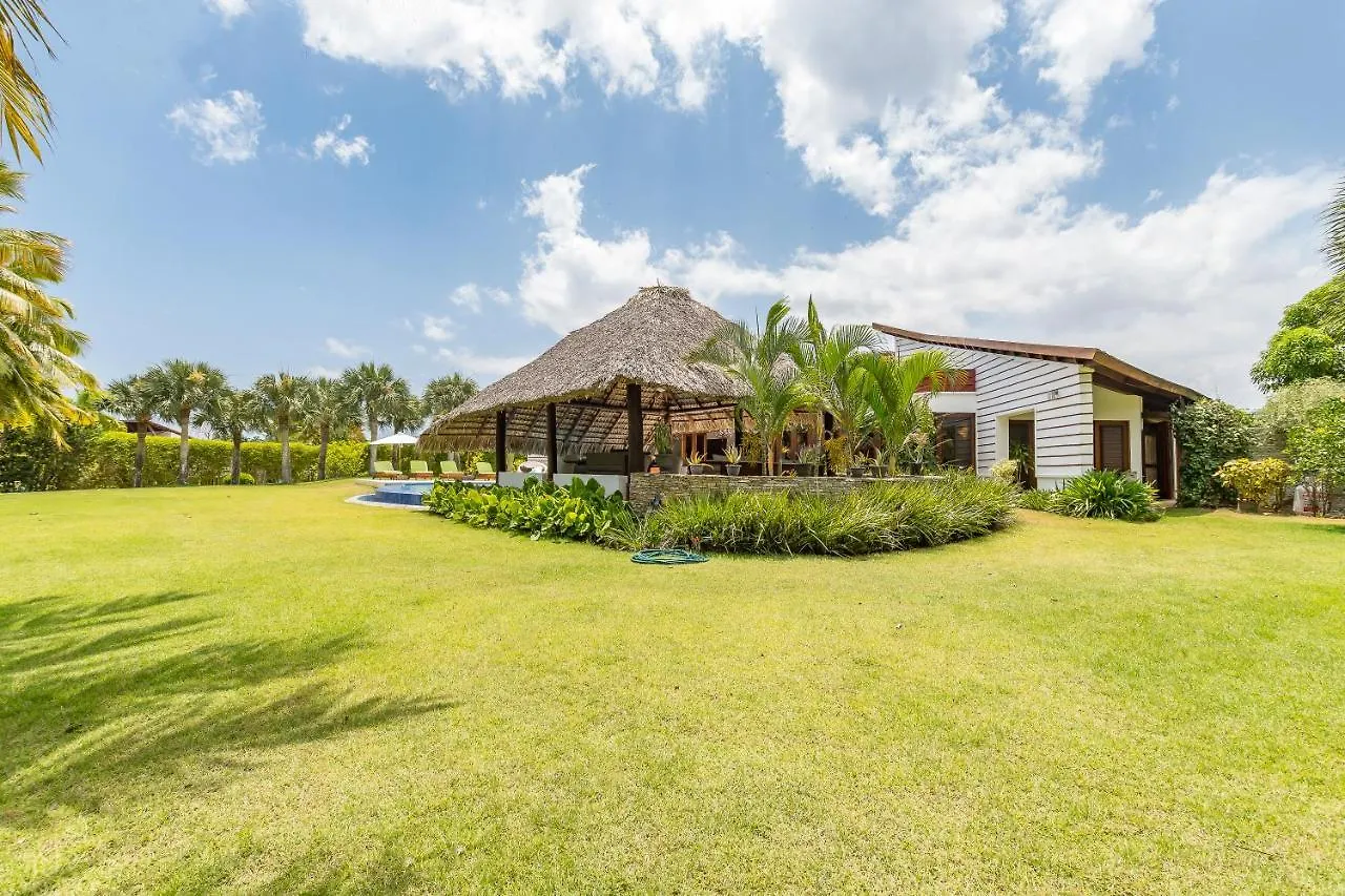 Unique Villa With Ocean And River Views - Staff & Golf Carts La Romana